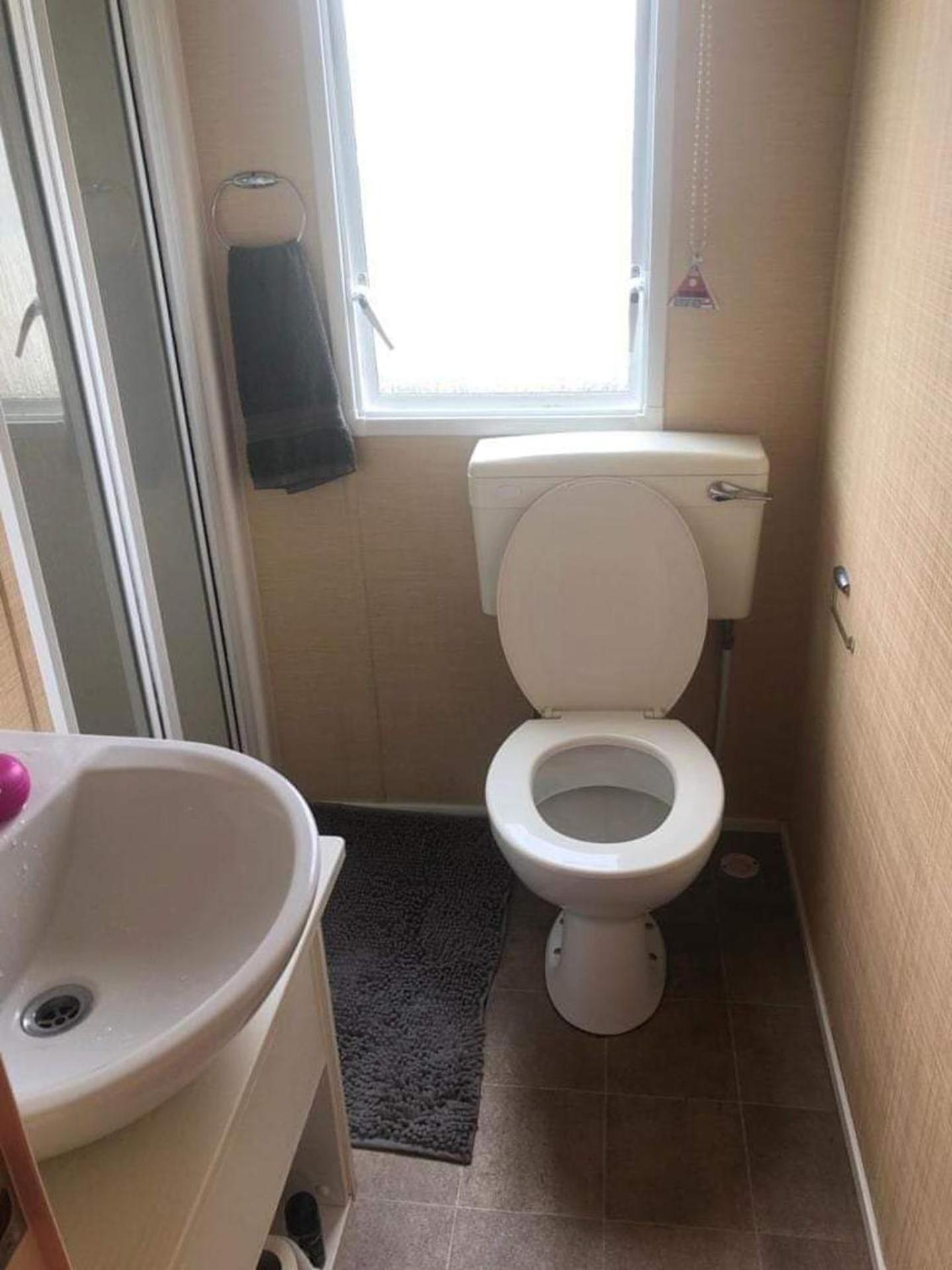 Adorable 2 Bedroom Caravan In Клактон-он-Си Экстерьер фото