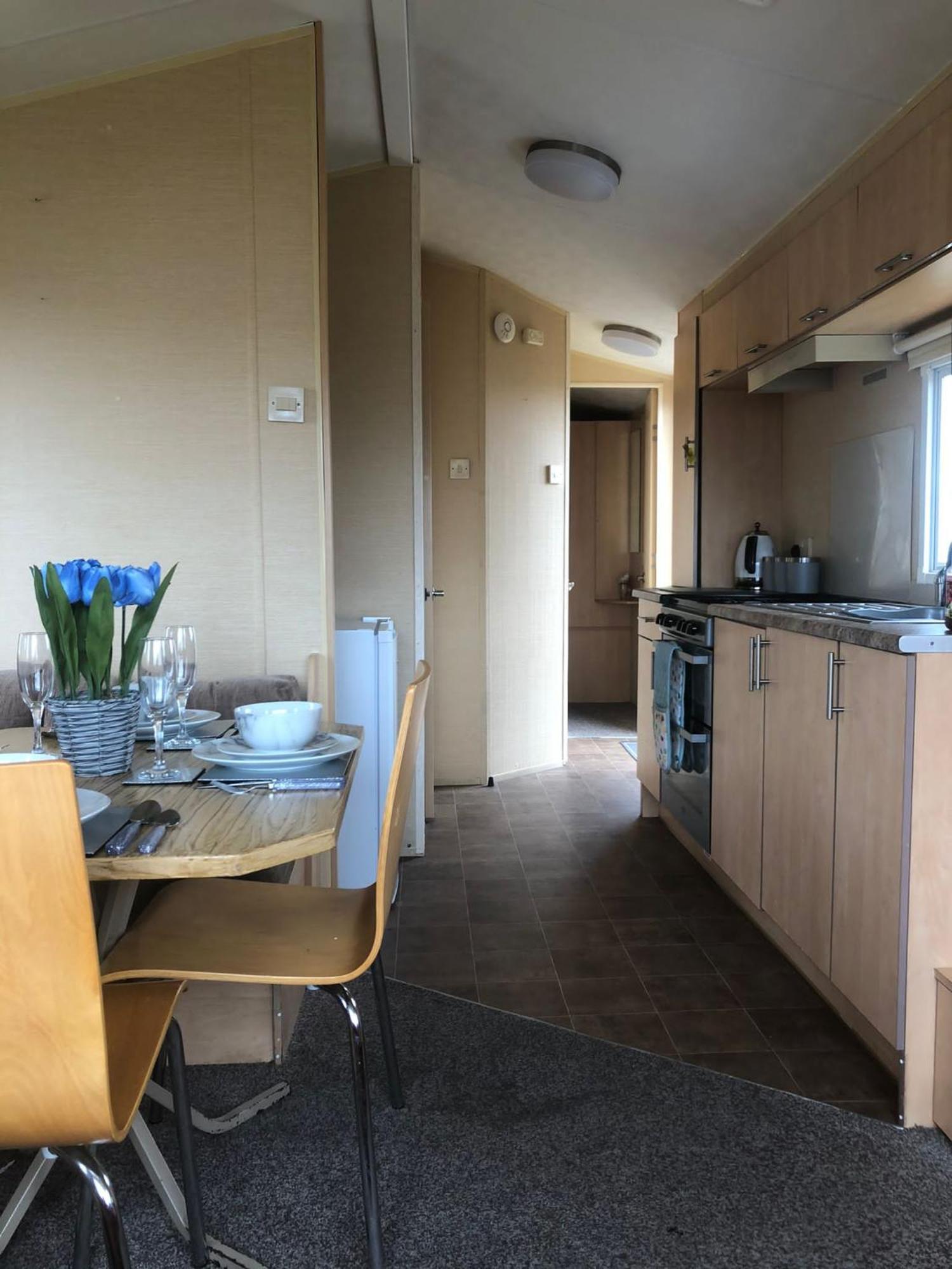 Adorable 2 Bedroom Caravan In Клактон-он-Си Экстерьер фото